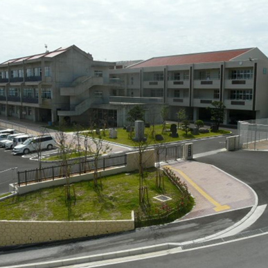 うるま市立与勝中学校